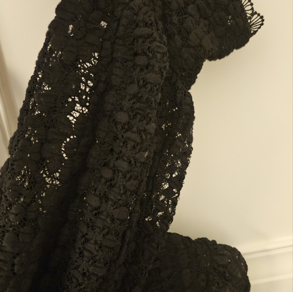 Ladies black lace top - Picture 2 of 4